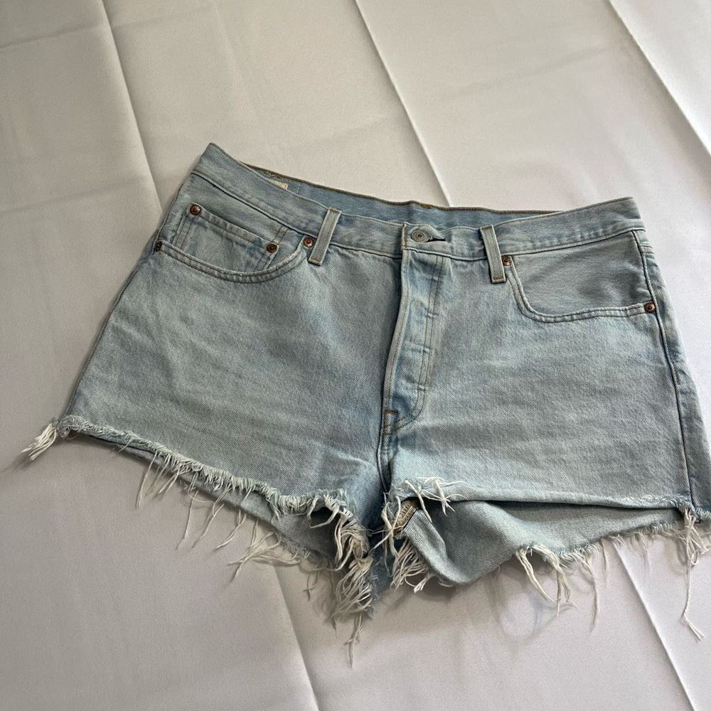 Levi’s Cut Off 501 Denim Shorts Size 32